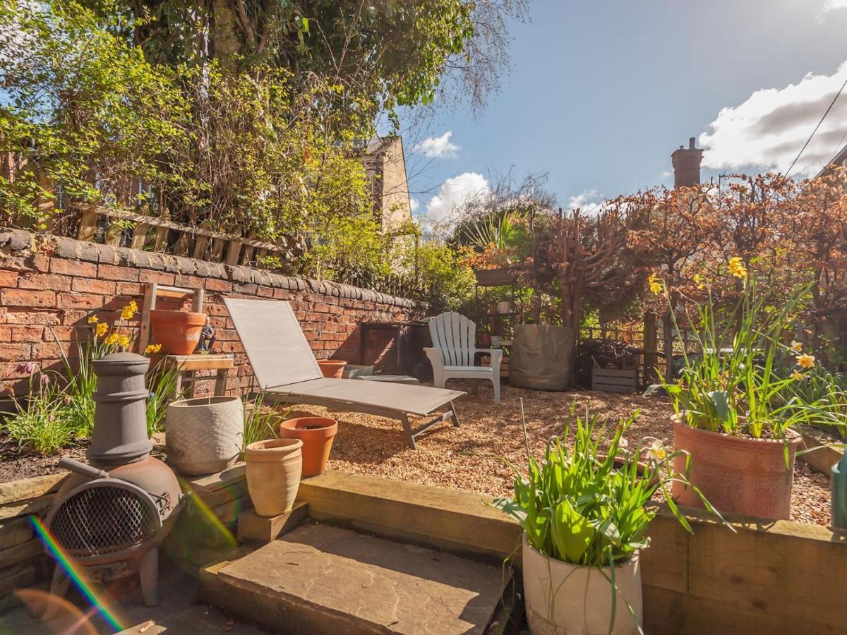 Pass The Keys Wonky Cottage With Amazing Garden ليدز المظهر الخارجي الصورة