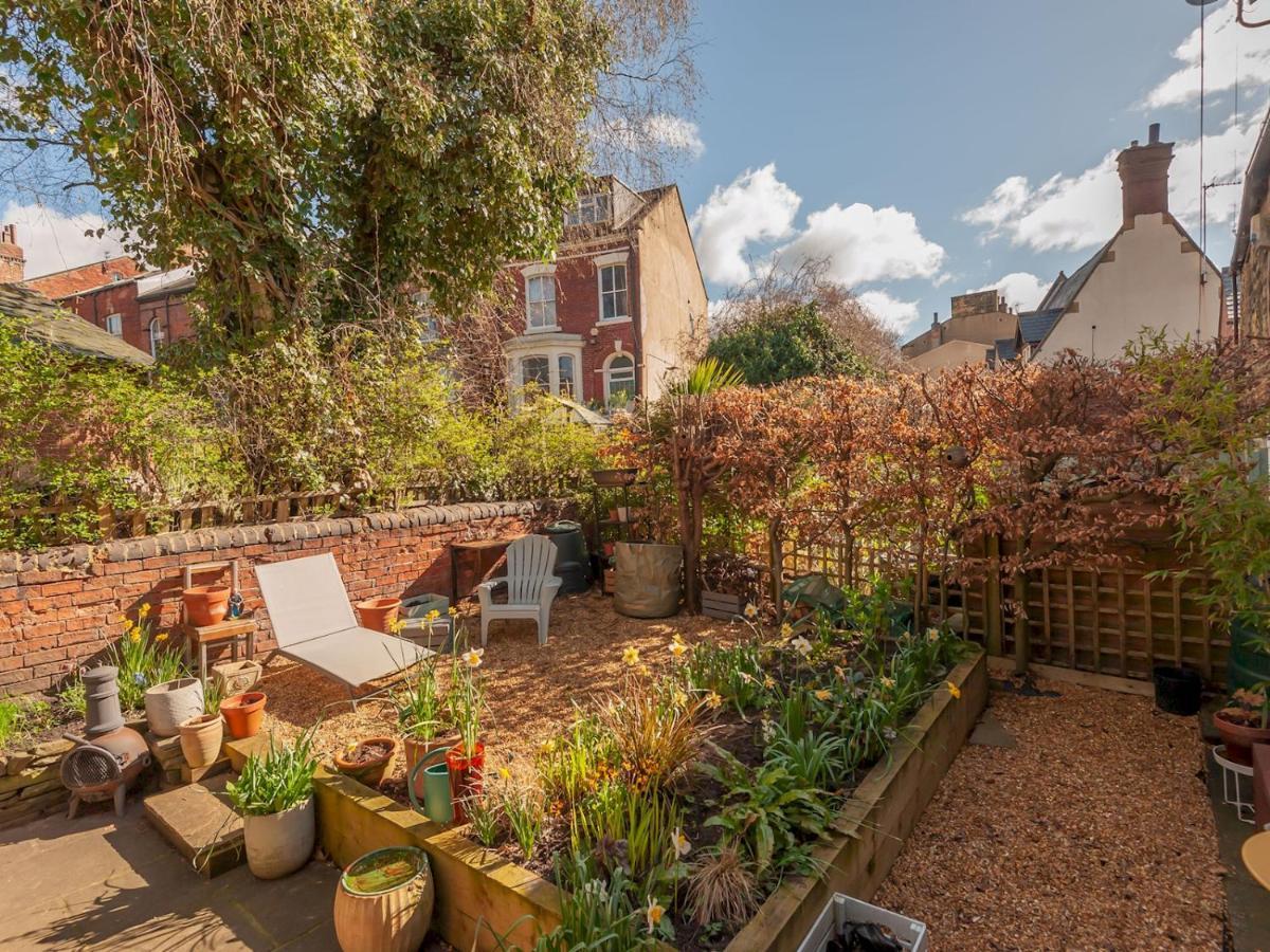 Pass The Keys Wonky Cottage With Amazing Garden ليدز المظهر الخارجي الصورة